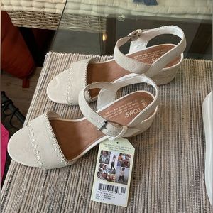 New with tags. Women’s Rosa Toms Sandals.